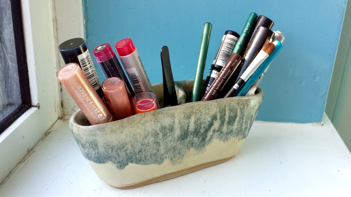 make-up-pot