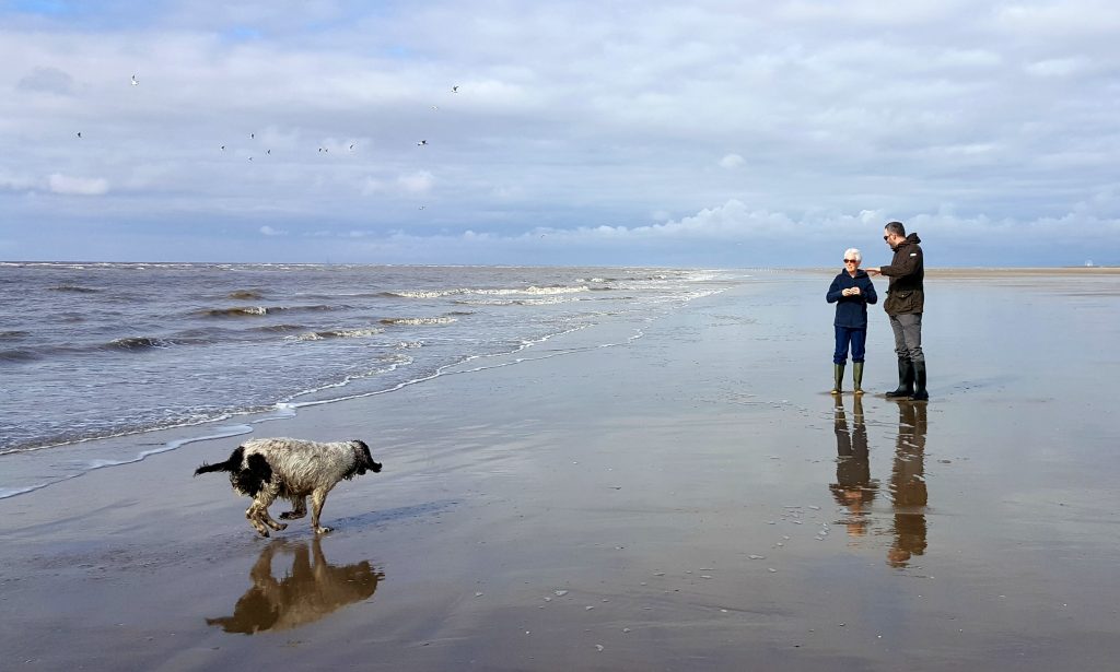 mum-john-daisy-ainsdale-beach